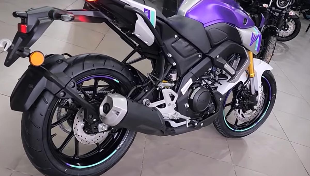 MT-15 V2 TFT display features with navigation