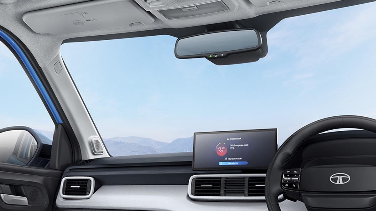 Interior & Cabin Experience: Practical vs High-Tech